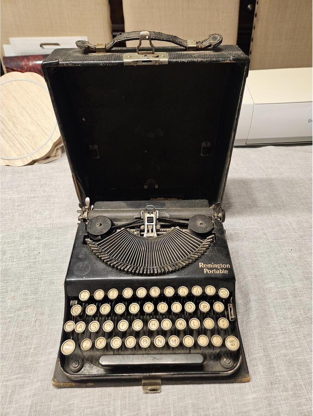 Vintage Remington Portable Typewriter in Carrying Case